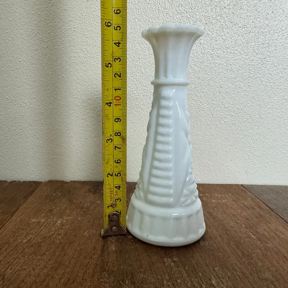 Vintage Ring of Fire Milk Glass Short Pressed Glass 6 inches Bud‎ Vase - Picture 8 of 9